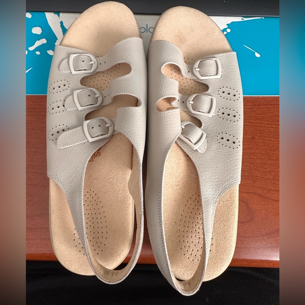 SAS Sandals 10M, like new